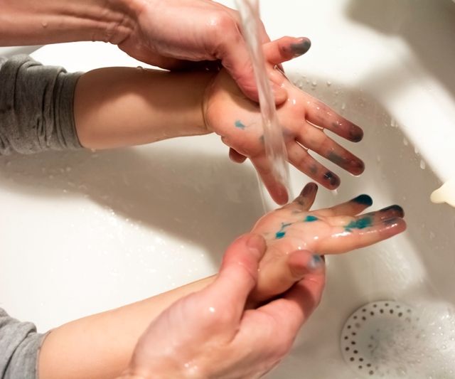 Как отмыть краску с рук