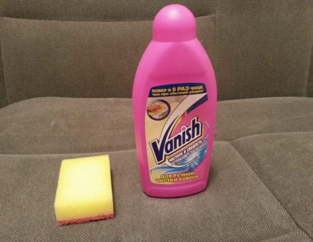 Моющее средство Ваниш для удаления слайма с дивана